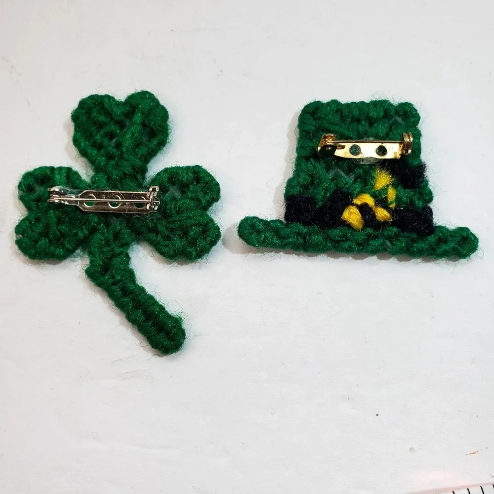 Lot of 2 St Patrick's Leprechaun Hat Shamrock Handmade Needlepoint Brooch Pins